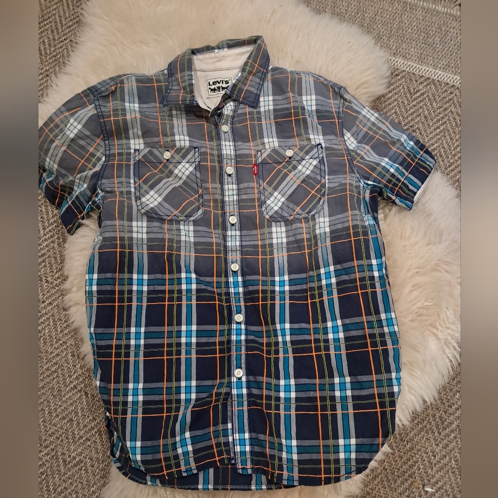 Levi's Plaid Ombre 2-Pocket Short Sleeve Shirt